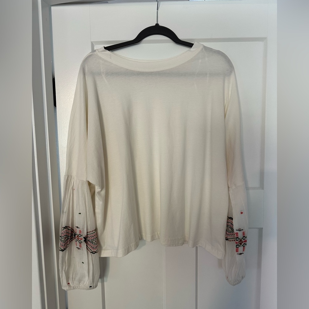NWOT Boho embroidered sleeve top. World Market Brand. Free size.